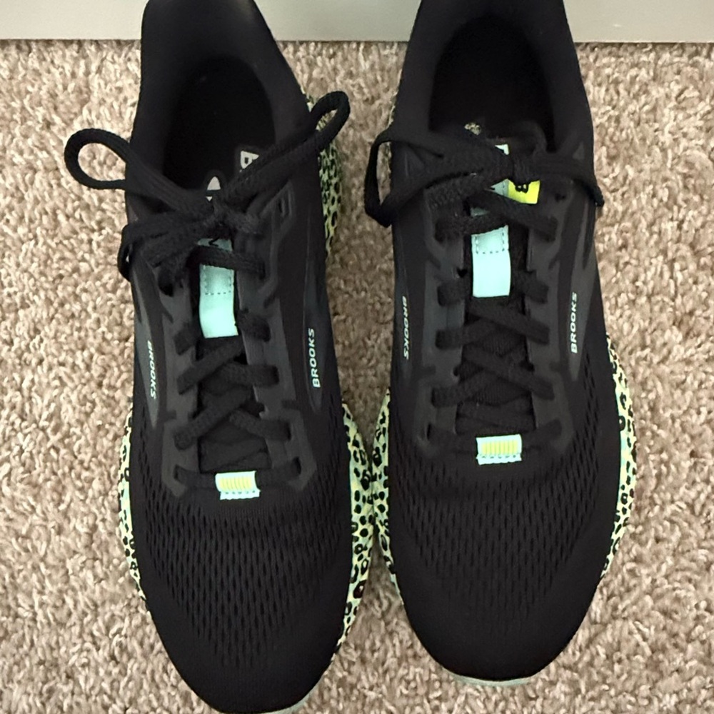 Brooks Running Shoes with Mint Leopard Midsole - Size 7 - Picture 3 of 5